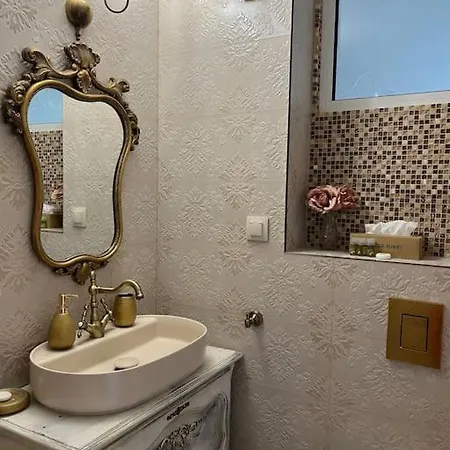 Ellie Soe Free Parking 5 Min To Metro Apartment