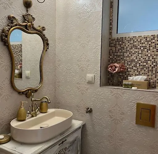 Ellie Soe Free Parking 5 Min To Metro Апартамент