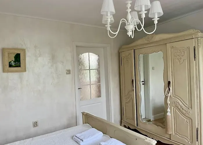 Ellie Soe Free Parking 5 Min To Metro Apartament *