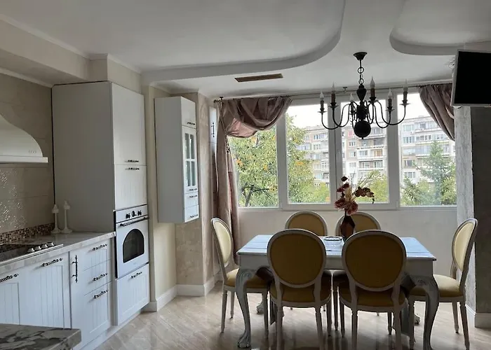 Ellie Soe Free Parking 5 Min To Metro