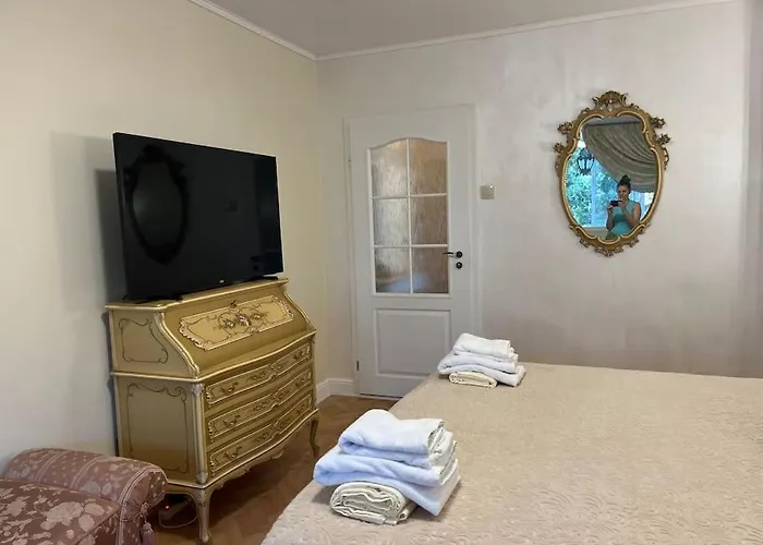 Ellie Soe Free Parking 5 Min To Metro София