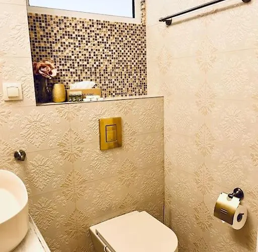 Ellie Soe Free Parking 5 Min To Metro Apartament